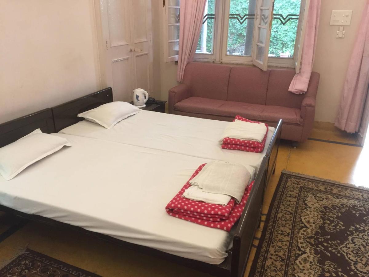 Hotel White House Dehradún Kültér fotó