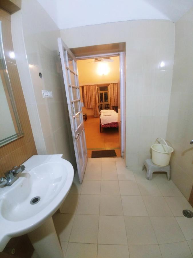 Hotel White House Dehradún Kültér fotó